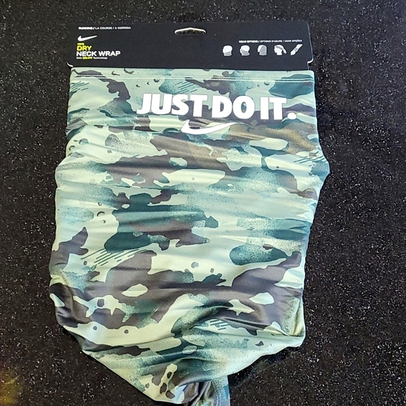 Nike Unisex Neck Wrap - Picture 2 of 7